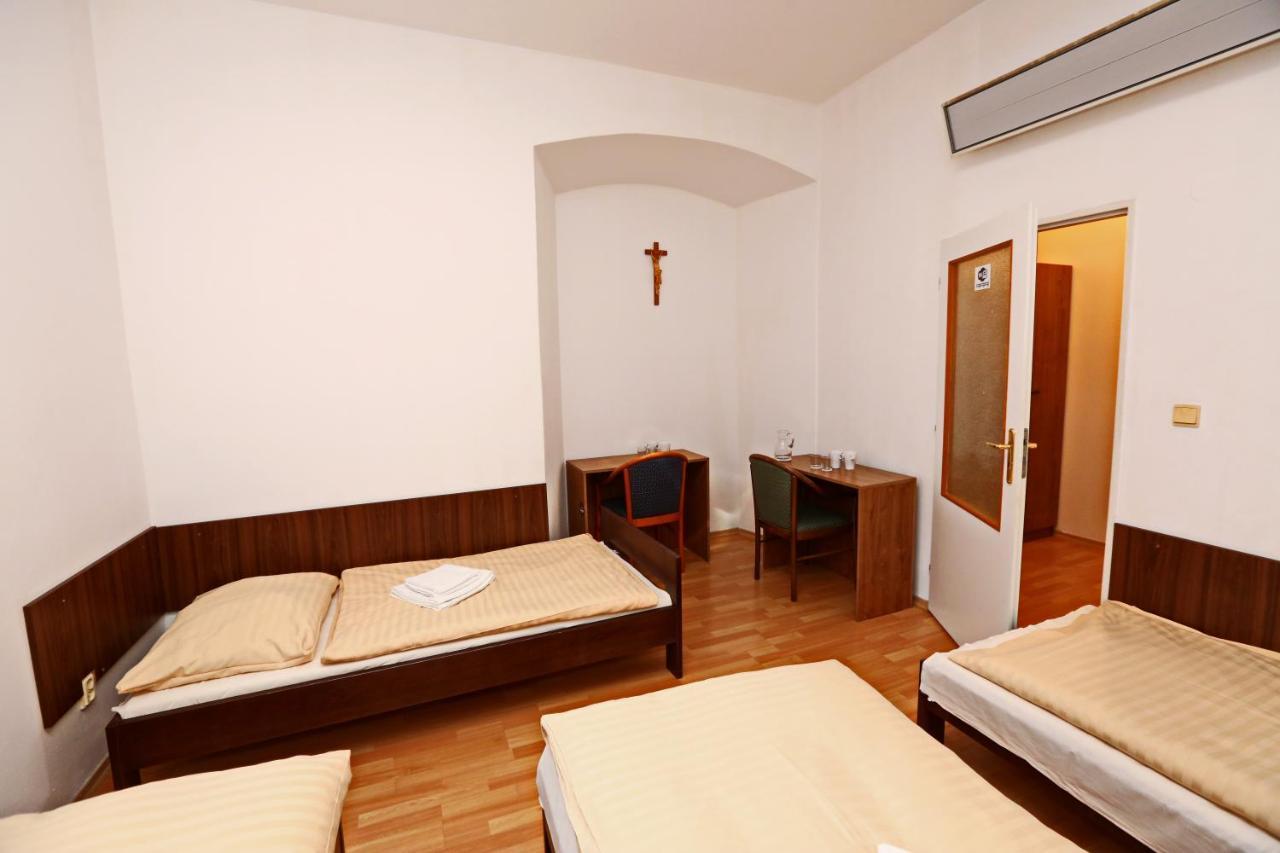Hotel Historicky Putnicky Dom Marianka Esterno foto